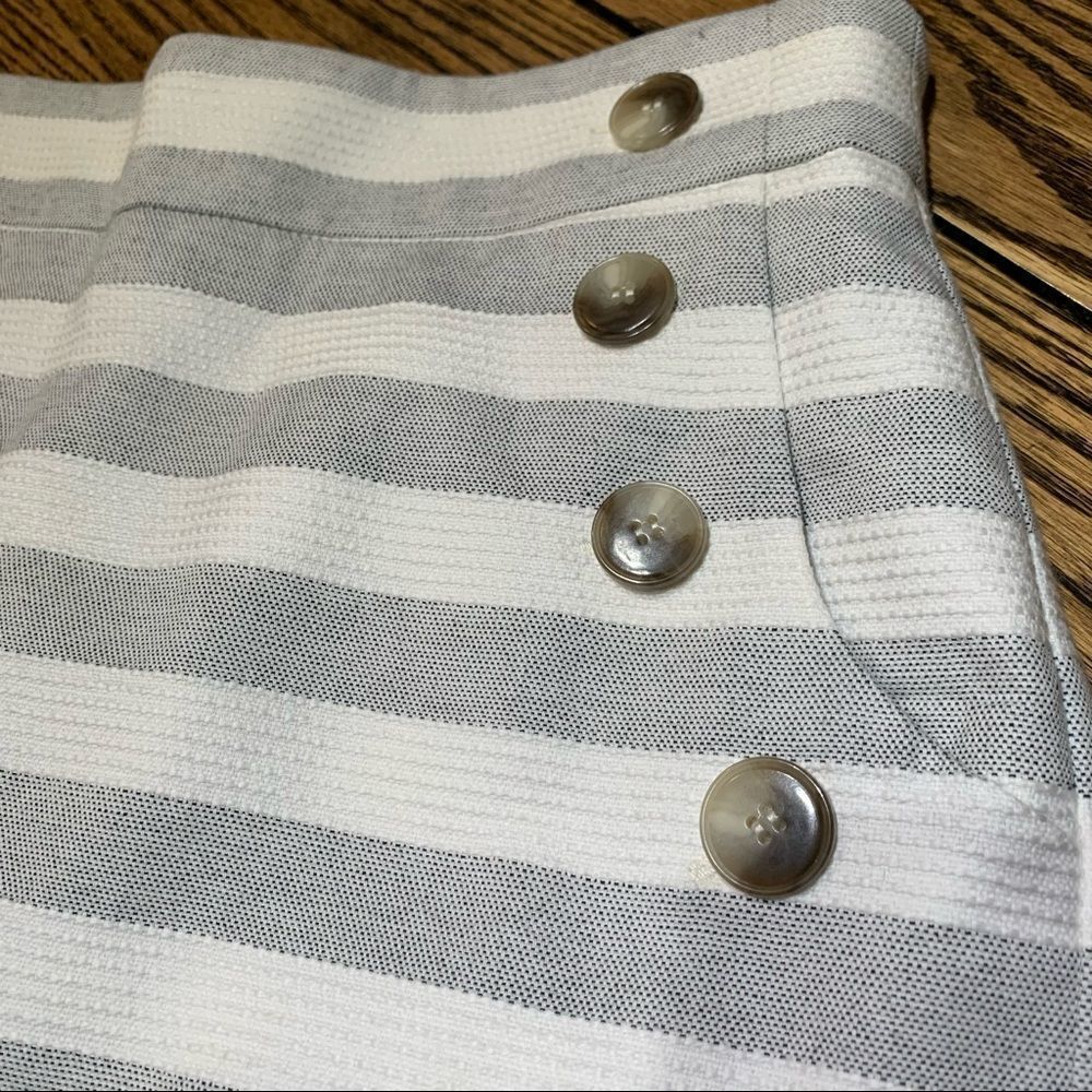 SALE…LOFT Gray & White Horizontal Striped Pencil Skirt size 2 petite